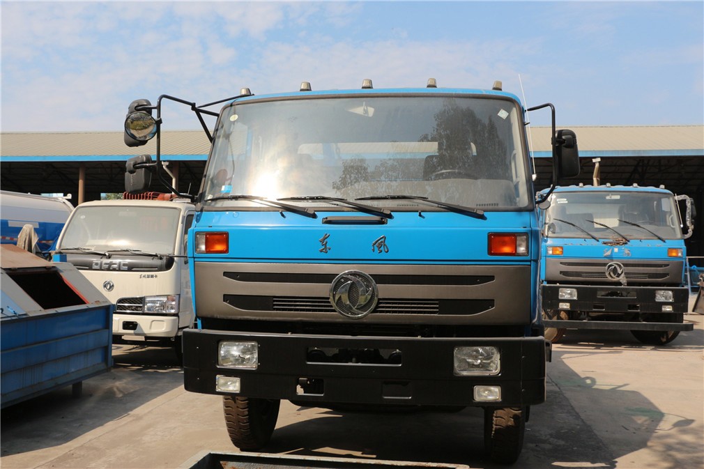 東風(fēng)145擺臂垃圾車(chē)高清圖