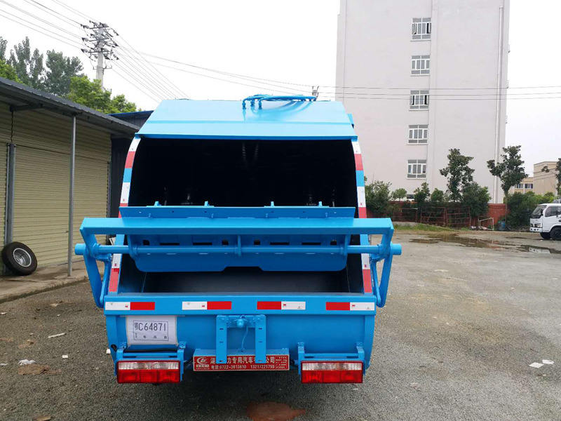 廣東客戶訂購(gòu)壓縮式垃圾車(圖3)