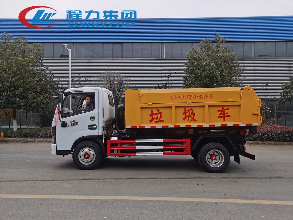 東風小多利卡套臂垃圾車發(fā)車(圖3)